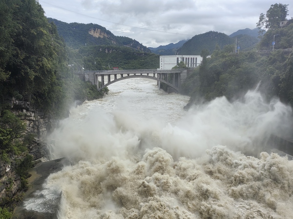 沙阡水電站泄洪照片2 (1).jpg