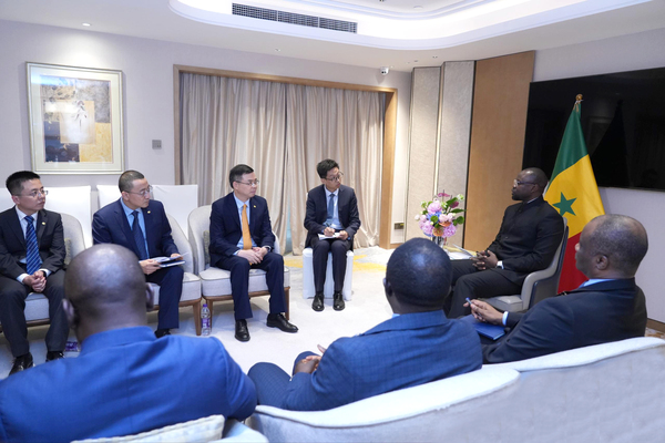 陳觀福拜會塞內加爾總理奧斯曼·松科 (2222).jpg